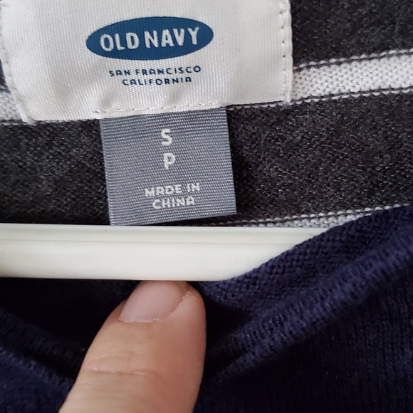 Old Navy Relaxed Shirt - Picture 2 of 3